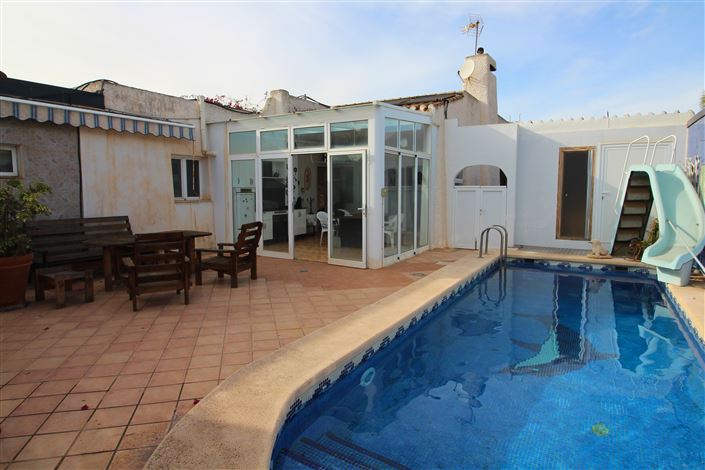 Image No.2-6 Bed Villa for sale