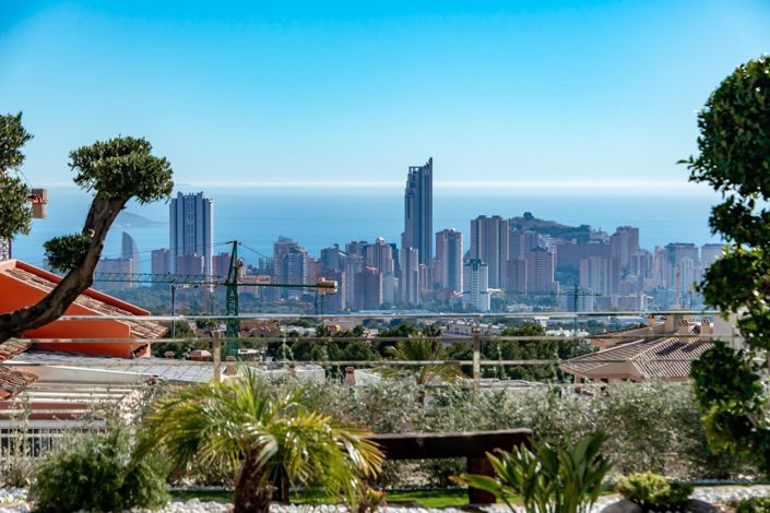 Image No.2-8 Bed Villa for sale