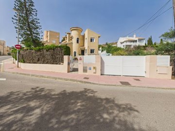 12605elegant5bedroomvillawithprivatepoolforsa