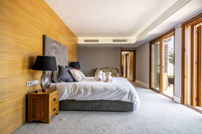 8669majesticsixbedroomvillawithadditionaltwob