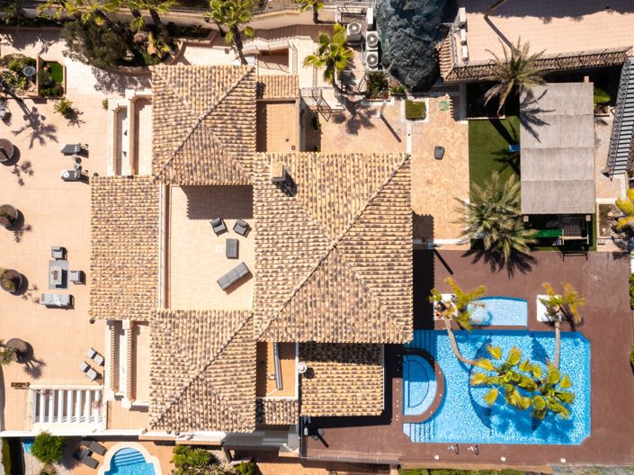 Image No.1-8 Bed Villa for sale