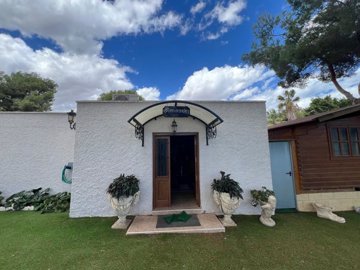 8444atraditional3beds2bathsvillainacalmareane