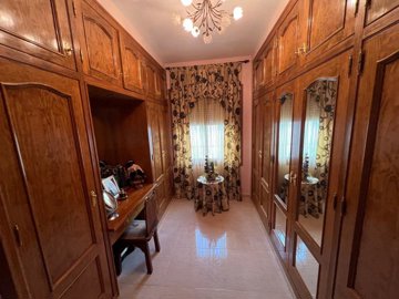 8444atraditional3beds2bathsvillainacalmareane