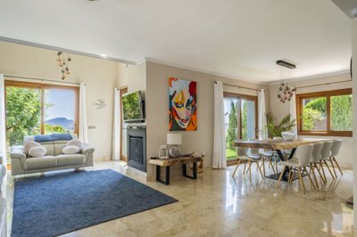 9697lamangaclubvillawithviewstothenorthcourse