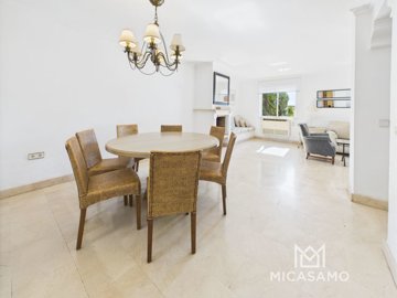 9706elevatedlivingwithstunningmountainviews04
