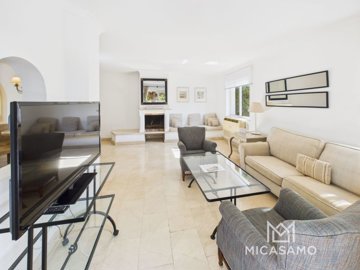 9706elevatedlivingwithstunningmountainviews04