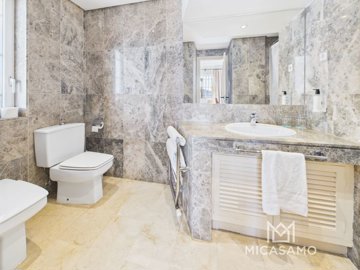 9706elevatedlivingwithstunningmountainviews04