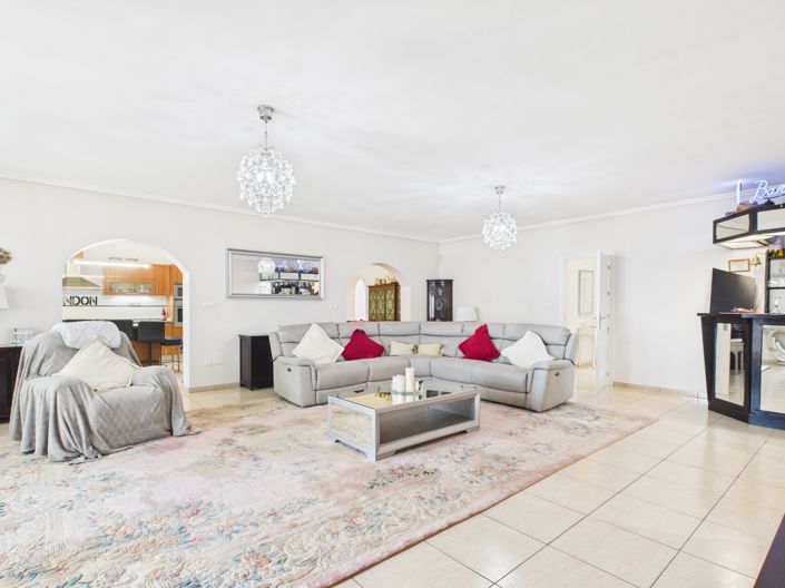 Image No.2-6 Bed Villa for sale