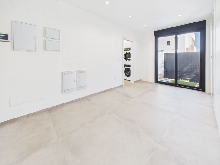 Image No.17-4 Bed Villa for sale