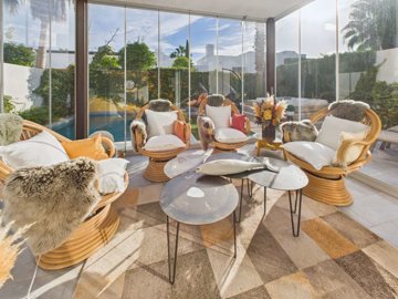 12632elegantmodernvillawithprivatepooljacuzzi