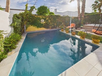 12632elegantmodernvillawithprivatepooljacuzzi