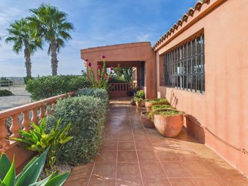 12741refurbishedfinca121125131908cam05282g0pr