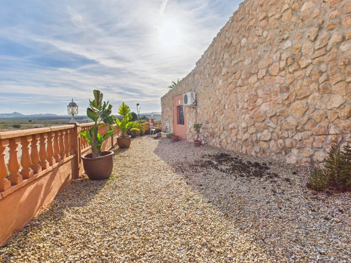 Image No.9-6 Bed Villa for sale