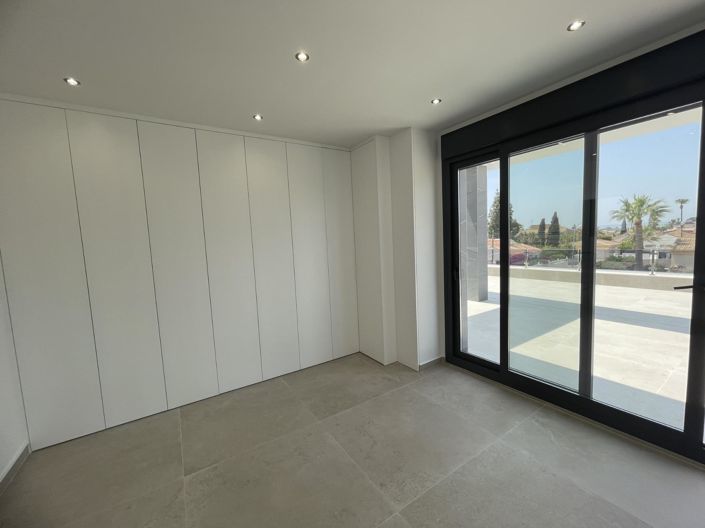 Image No.25-3 Bed Villa for sale