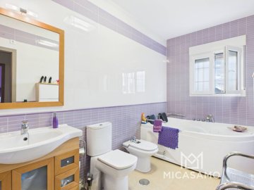 12785spaciousdetachedvillawithlargegarageinlo