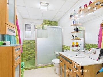 12785spaciousdetachedvillawithlargegarageinlo