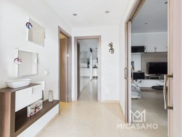 12785spaciousdetachedvillawithlargegarageinlo