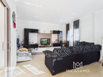 12785spaciousdetachedvillawithlargegarageinlo