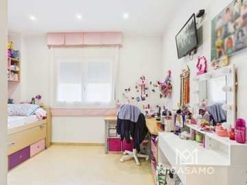 12785spaciousdetachedvillawithlargegarageinlo