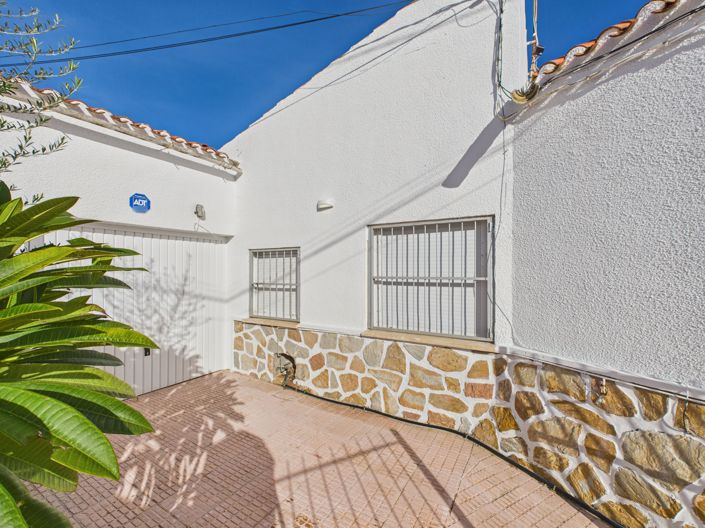 Image No.14-3 Bed Villa for sale