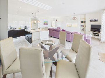 13048losolivosspaciousapartmentwithpanoramicv