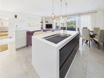 13048losolivosspaciousapartmentwithpanoramicv