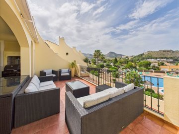 13048losolivosspaciousapartmentwithpanoramicv