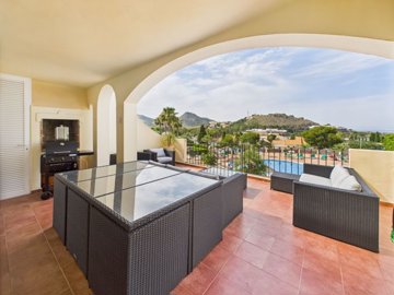 13048losolivosspaciousapartmentwithpanoramicv