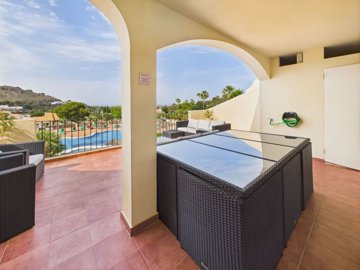 13048losolivosspaciousapartmentwithpanoramicv