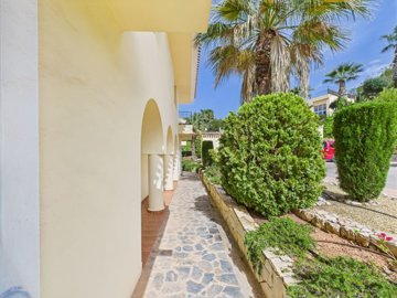 13048losolivosspaciousapartmentwithpanoramicv