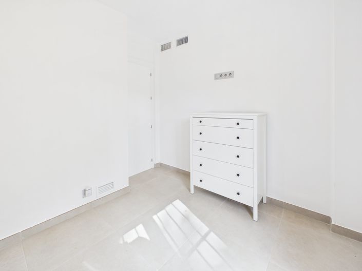 Image No.11-3 Bed Apartment for sale