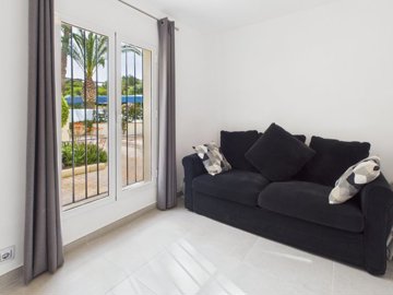 15446brightfirstfloor3bedapartmentwithopenliv