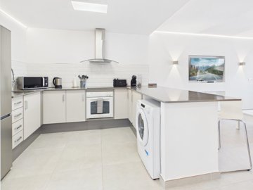 15446brightfirstfloor3bedapartmentwithopenliv
