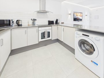 15446brightfirstfloor3bedapartmentwithopenliv