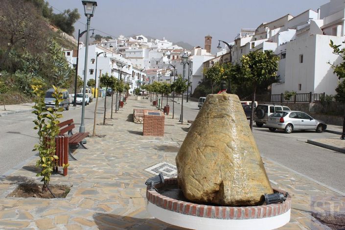 Image No.9-2 Bed Townhouse for sale