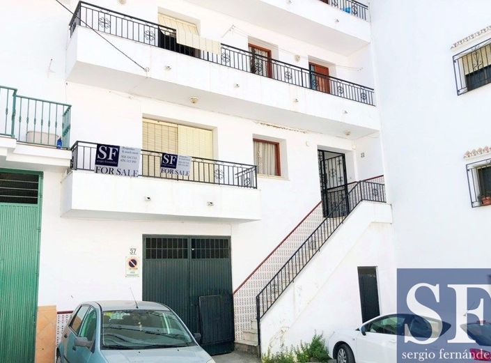 Image No.1-4 Bed Townhouse for sale