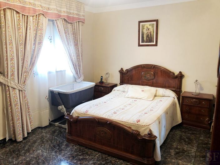 Image No.7-5 Bed Townhouse for sale