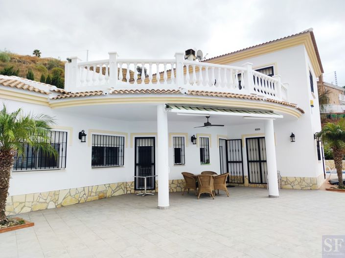 Image No.1-Villa de 4 chambres à vendre à Algarrobo