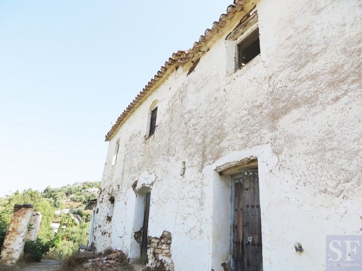 Image No.2-6 Bed Country House for sale