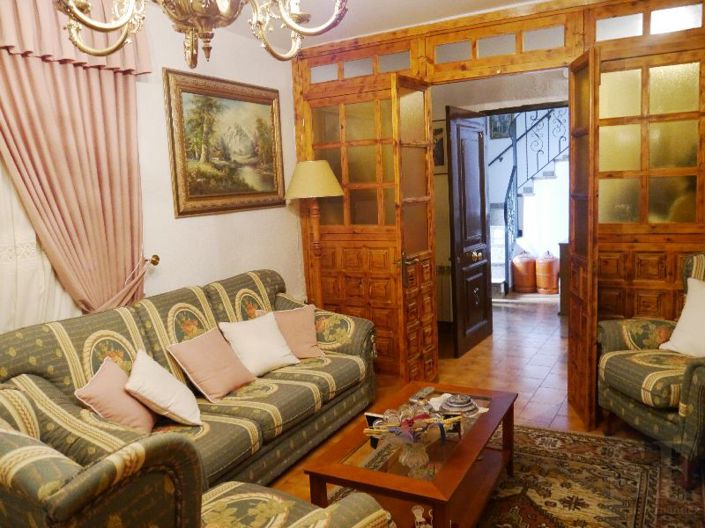 Image No.2-4 Bed Townhouse for sale