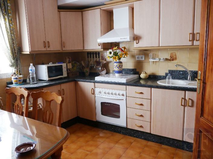 Image No.4-4 Bed Townhouse for sale