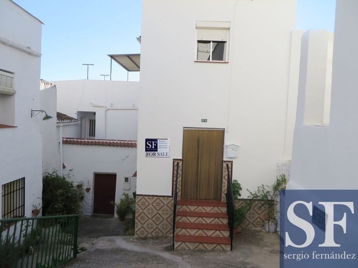 Image No.1-9 Bed Townhouse for sale