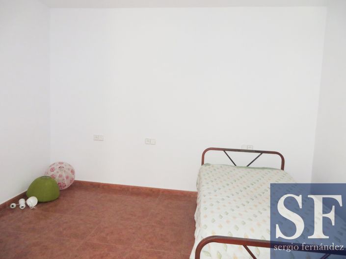 Image No.10-9 Bed Townhouse for sale