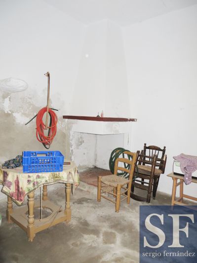 Image No.17-9 Bed Townhouse for sale