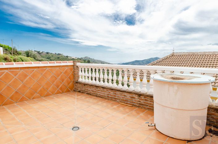 Image No.12-3 Bed Townhouse for sale