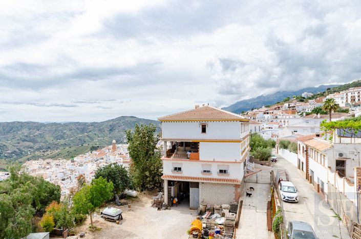 Image No.18-3 Bed Townhouse for sale