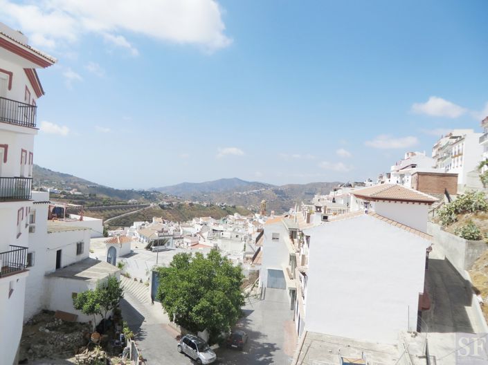 Image No.12-3 Bed Townhouse for sale