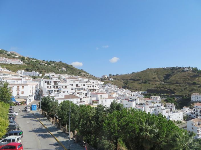 Image No.12-3 Bed Townhouse for sale