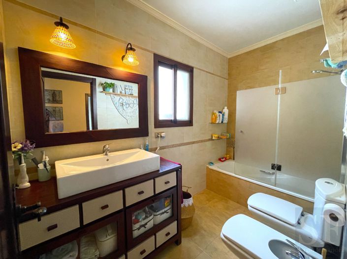 Image No.10-3 Bed Townhouse for sale