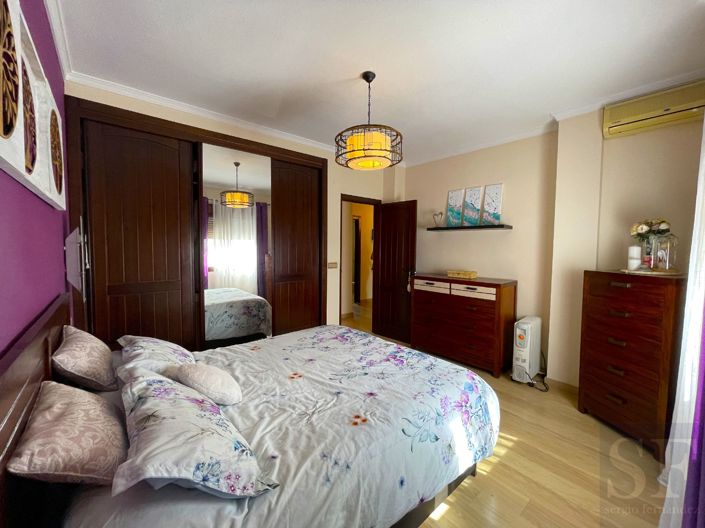 Image No.12-3 Bed Townhouse for sale